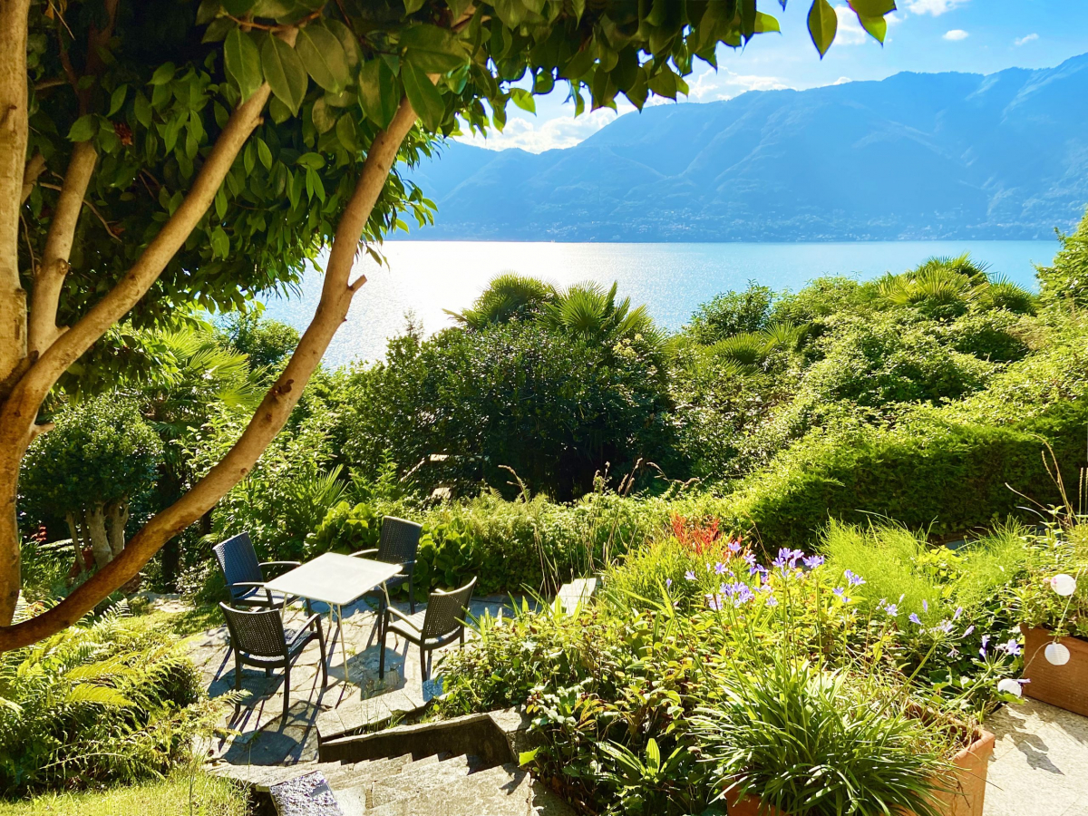 garden terrace from stairs 4000×3000