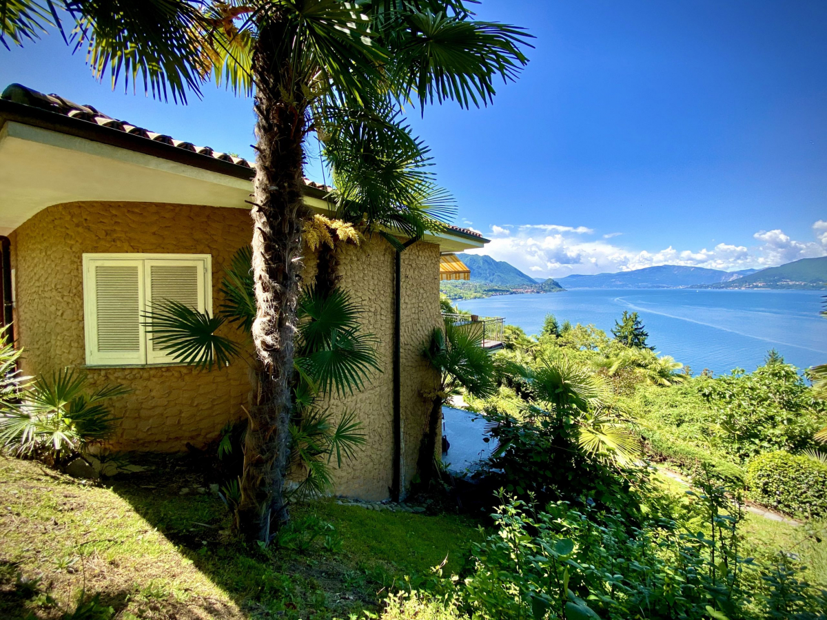house from street balcony 4000×3000